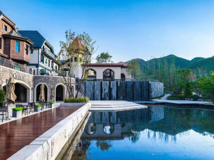 鴻坤悅山湖物業公司是哪家？