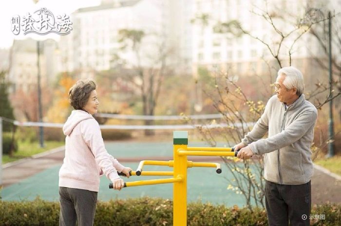 成人健身广场 · 老年闲逸的游憩区充分尊重老人的起居生活习惯,注重